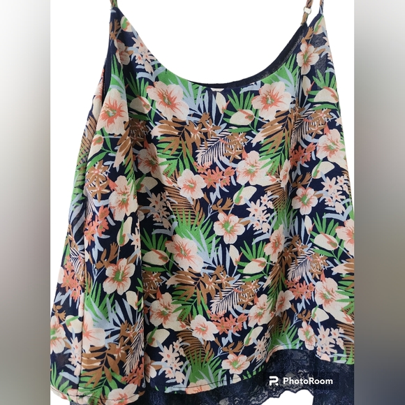 Spring Top 🌺 - Picture 2 of 6